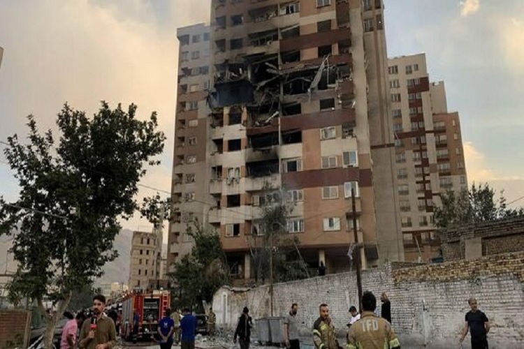 ساختمان تخریب شده در اثر حمله اسراییل به کشور