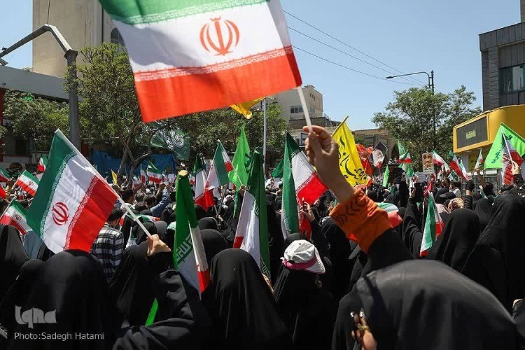 مردم در راهپیمایی