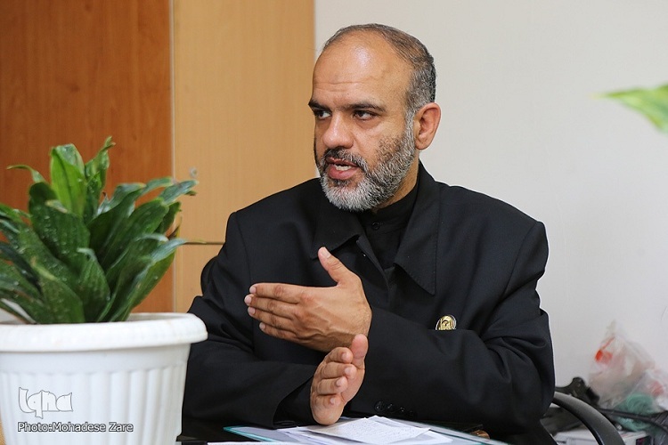  رضا ابراهیم‌زاده، مسئول دفتر اشیاء پیدا شده حرم مطهر رضوی