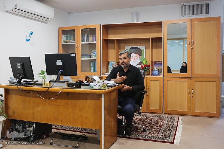 مهدی جدی، رئیس اداره امانات و نگهداری اشیاء پیدا شده حرم مطهر رضوی