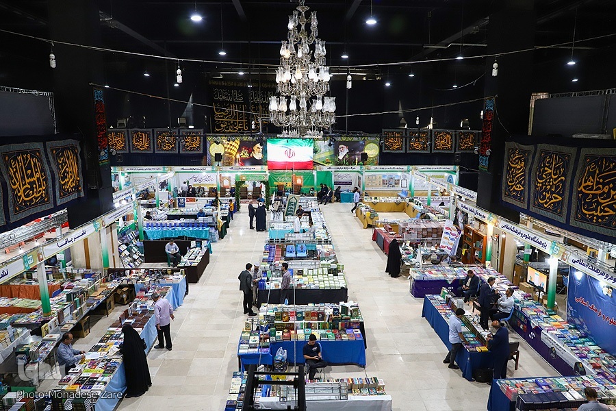نمایشگاه کتب حوزوی خراسان با حضور ۱۶۰ ناشر و ۲۵ هزار عنوان کتاب آغاز به کار کرد