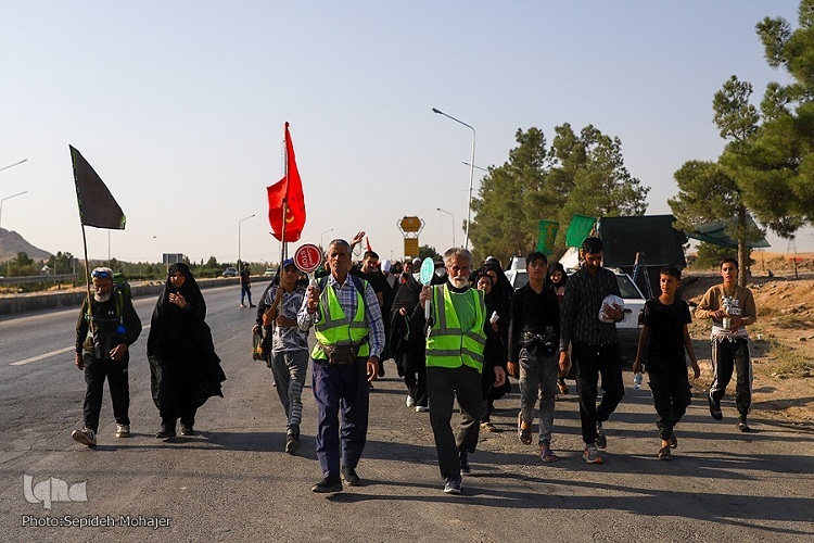 زائران امام رضا(ع)