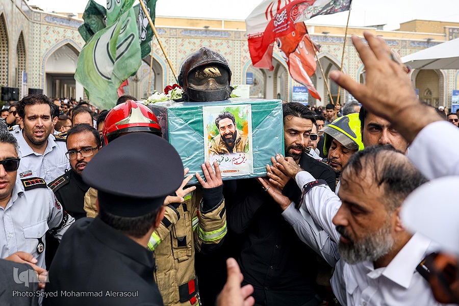 تشییع پیکر شهید آتشنشان رضا فخریان در مشهد تشییع پیکر شهید آتشنشان رضا فخریان در مشهد