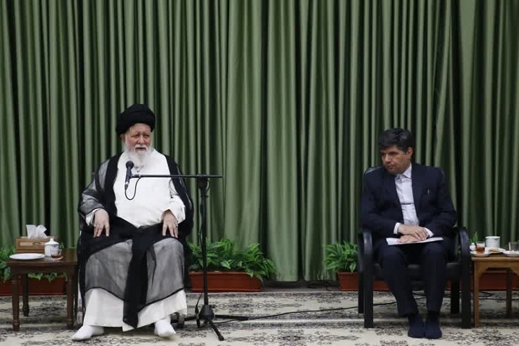 آیت‌الله سید احمد علم‌الهدی، نماینده ولی فقیه در خراسان رضوی در دیدار با فرماندار مشهد و جمعی از معاونین و مدیران استان
