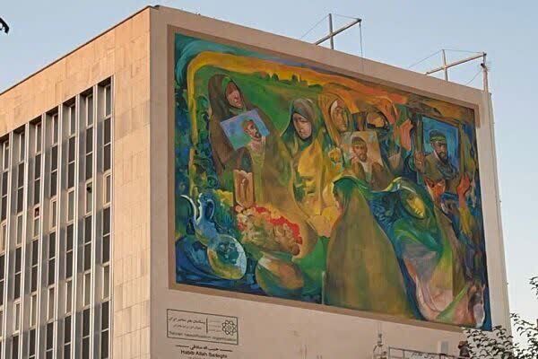 اجرای دیوارنگاره «مرثیه مادران» در میدان انقلاب