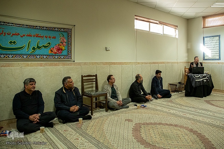 جلسه «حضرت زهرا(س) در آیینه وحی» که در سازمان جهاد دانشگاهی خراسان رضوی برگزار شد