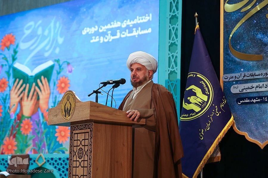 آیت‌الله محسن کازرونی، رئیس هیئت‌امنای کمیته امداد امام خمینی‌(ره)