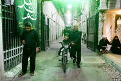 آیین مشعل گردانی نجفی‌های مقیم مشهد در شب تاسوعا‎

