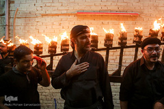 آیین مشعل گردانی نجفی‌های مقیم مشهد در شب تاسوعا‎
