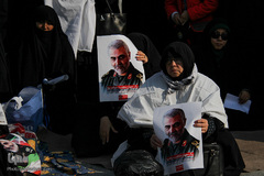 تجمع مردم مشهد در پی شهادت سردار سپهبد قاسم سلیمانی