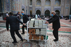 جزءخوانی قرآن کریم در حرم مطهر امام رضا(ع)
