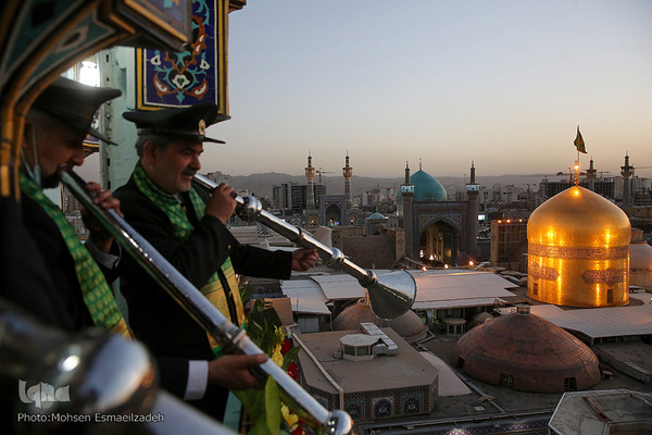 نقاره‌زنی حرم مطهر رضوی در آستانه میلاد حضرت رضا علیه السلام
