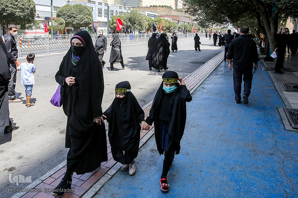 حال و هوای خیابان های اطراف حرم رضوی در روز عاشورا
