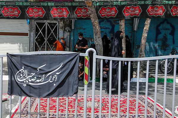 حال و هوای خیابان های اطراف حرم رضوی در روز عاشورا
