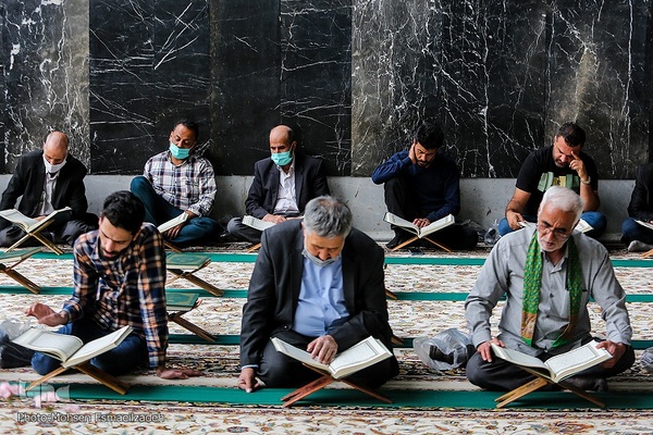 جزء خوانی قرآن کریم در حرم مطهر رضوی
