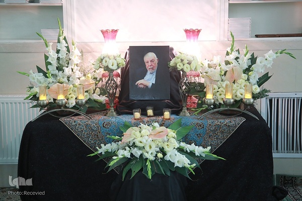 مراسم ترحیم احمد مهدوی دامغانی