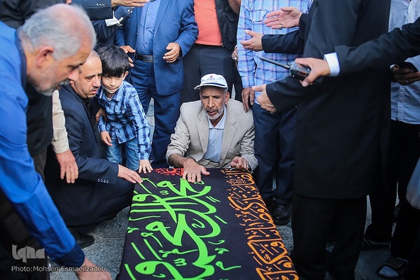 تشییع و خاکسپاری پیکر مرحوم مهدوی دامغانی در حرم مطهر رضوی
