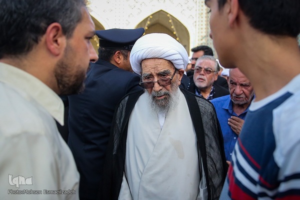 تشییع و خاکسپاری پیکر مرحوم مهدوی دامغانی در حرم مطهر رضوی
