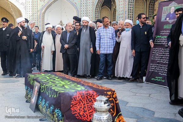 تشییع و خاکسپاری پیکر مرحوم مهدوی دامغانی در حرم مطهر رضوی
