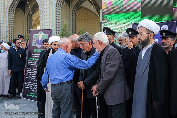 تشییع و خاکسپاری پیکر مرحوم مهدوی دامغانی در حرم مطهر رضوی
