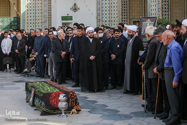 تشییع و خاکسپاری پیکر مرحوم مهدوی دامغانی در حرم مطهر رضوی
