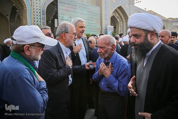 تشییع و خاکسپاری پیکر مرحوم مهدوی دامغانی در حرم مطهر رضوی
