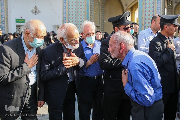 تشییع و خاکسپاری پیکر مرحوم مهدوی دامغانی در حرم مطهر رضوی
