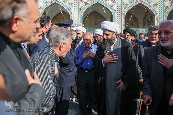 تشییع و خاکسپاری پیکر مرحوم مهدوی دامغانی در حرم مطهر رضوی
