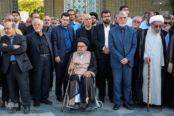 تشییع و خاکسپاری پیکر مرحوم مهدوی دامغانی در حرم مطهر رضوی
