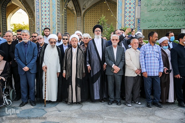 تشییع و خاکسپاری پیکر مرحوم مهدوی دامغانی در حرم مطهر رضوی
