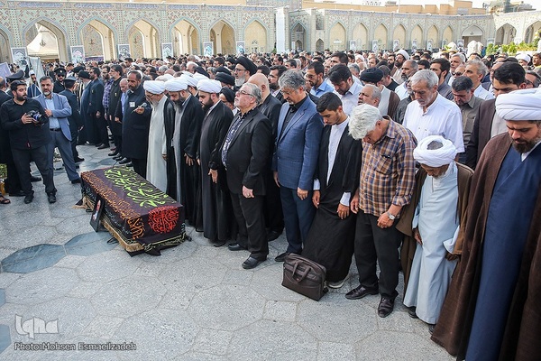 تشییع و خاکسپاری پیکر مرحوم مهدوی دامغانی در حرم مطهر رضوی
