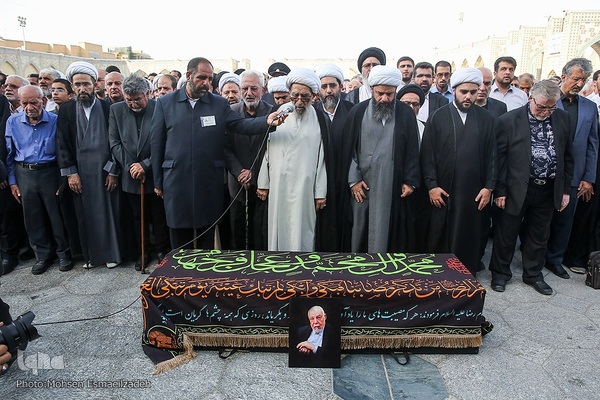 تشییع و خاکسپاری پیکر مرحوم مهدوی دامغانی در حرم مطهر رضوی
