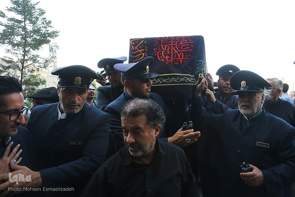 تشییع و خاکسپاری پیکر مرحوم مهدوی دامغانی در حرم مطهر رضوی
