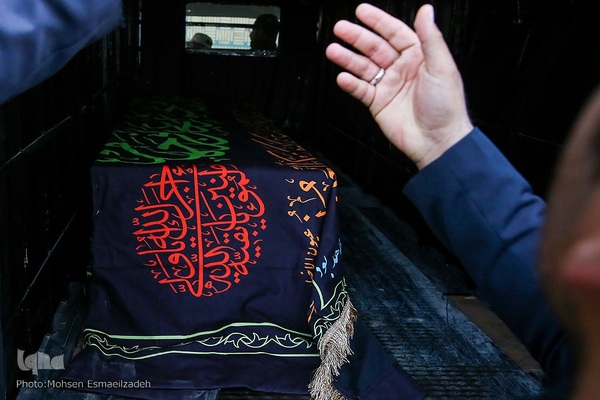 تشییع و خاکسپاری پیکر مرحوم مهدوی دامغانی در حرم مطهر رضوی
