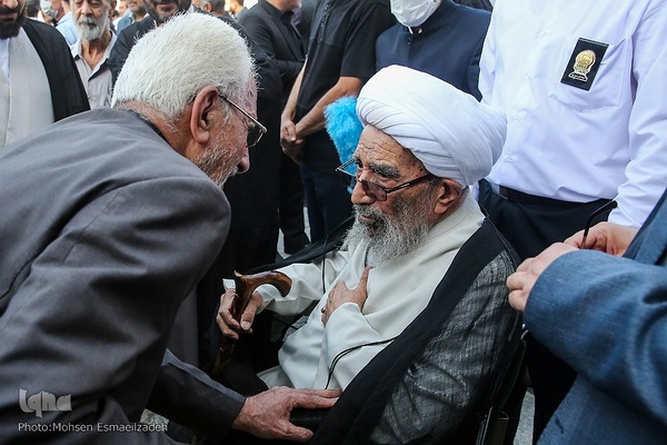 تشییع و خاکسپاری پیکر مرحوم مهدوی دامغانی در حرم مطهر رضوی
