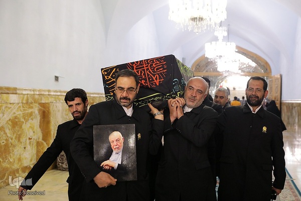 تشییع و خاکسپاری پیکر مرحوم مهدوی دامغانی در حرم مطهر رضوی
