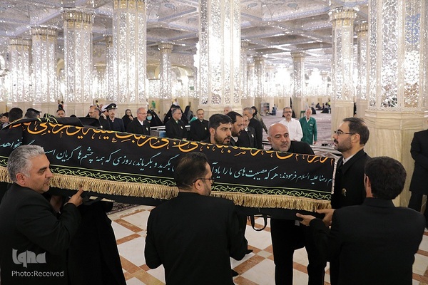 تشییع و خاکسپاری پیکر مرحوم مهدوی دامغانی در حرم مطهر رضوی
