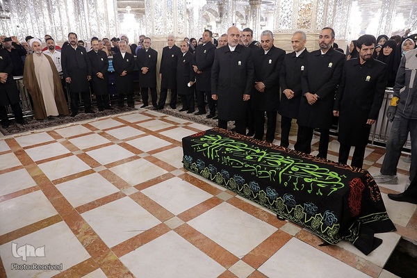 تشییع و خاکسپاری پیکر مرحوم مهدوی دامغانی در حرم مطهر رضوی
