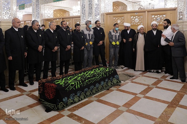 تشییع و خاکسپاری پیکر مرحوم مهدوی دامغانی در حرم مطهر رضوی
