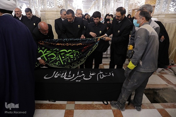 تشییع و خاکسپاری پیکر مرحوم مهدوی دامغانی در حرم مطهر رضوی
