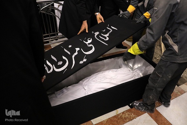 تشییع و خاکسپاری پیکر مرحوم مهدوی دامغانی در حرم مطهر رضوی
