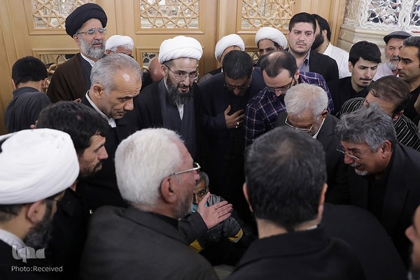 تشییع و خاکسپاری پیکر مرحوم مهدوی دامغانی در حرم مطهر رضوی
