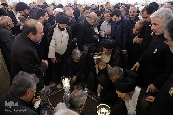 تشییع و خاکسپاری پیکر مرحوم مهدوی دامغانی در حرم مطهر رضوی
