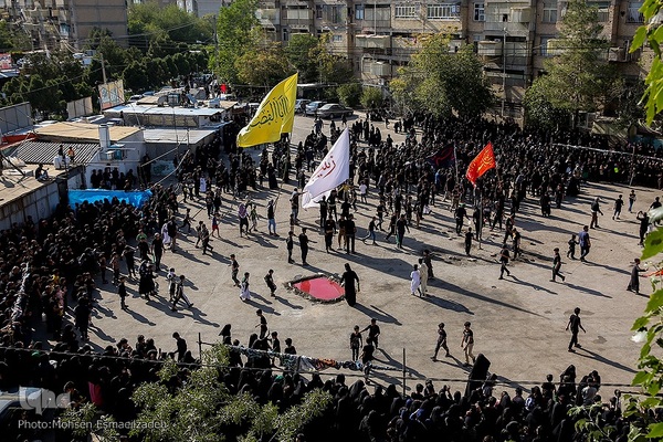 مراسم آیینی تعزیه خوانی و خیمه سوزان در مشهد
