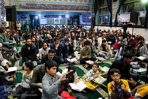 کرسی تلاوت قرآن کریم در مسجد جامع فاطمه الزهرا(س)
