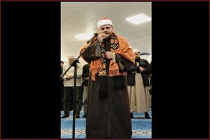 Lecture du Coran par le récitant égyptien à la mosquée Al-Hidaya à Londres