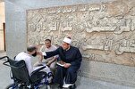 Le comportement louable du directeur d'Al-Azhar avec un lecteur coranique handicapé