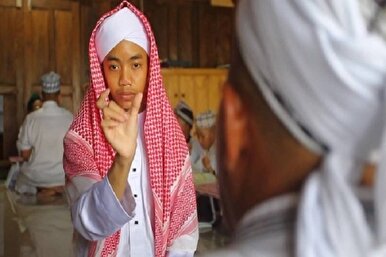 इंडोनेशिया में बहरे छात्रों को कुरान पढ़ाना