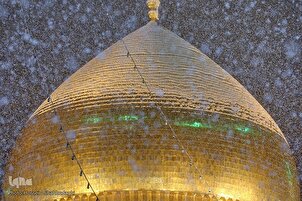 Qom: mausoleo di Fatima Masumah ricoperto di neve