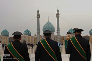 Spolveramento e pulizia alla Moschea Jamkaran